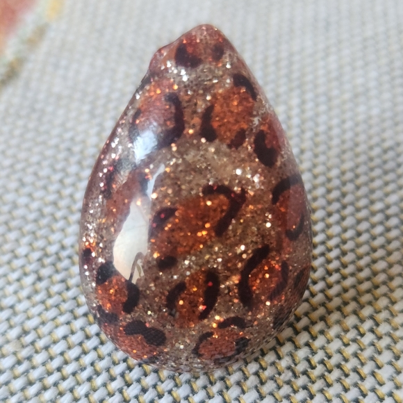 Upcycled to Brooches - Picture 8 of 8